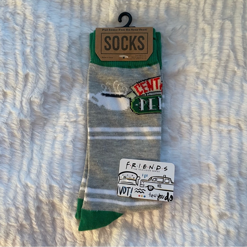NEW Friends TV Show Central Perk Design Men’s Striped Crew Socks